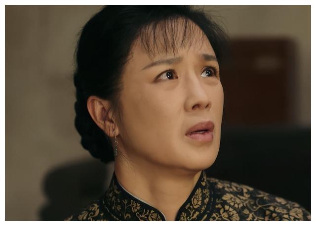 央视抗战剧：秦海璐戏剧脸五大女主自然与硅胶脸对比明显(图5)