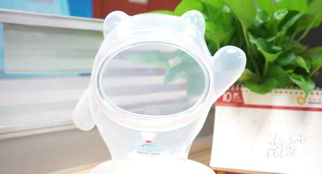 丨想不到吧冰墩墩的“衣服”就在东莞东坑镇制造(图1)