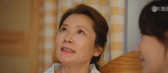 这一次轮到31岁杨紫翻车了？满脸硅胶感美而太自知刻意又油腻(图5)