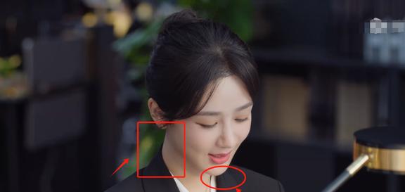 这一次轮到31岁杨紫翻车了？满脸硅胶感美而太自知刻意又油腻(图6)