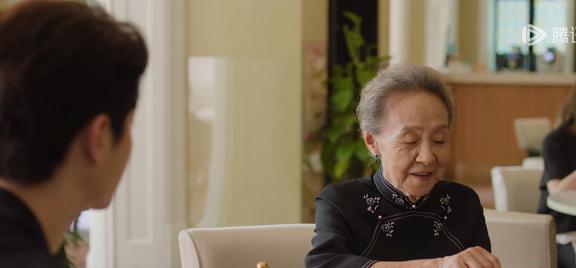 这一次轮到31岁杨紫翻车了？满脸硅胶感美而太自知刻意又油腻(图11)