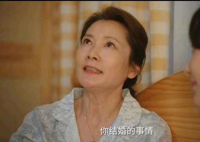 杨紫在新剧中被嘲满脸硅胶感网友：61岁的何赛飞五官都比她立体(图2)
