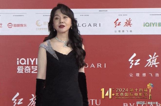 当“硅胶脸”混入北影节红毯遇到天然脸女星简直是降维打击(图7)