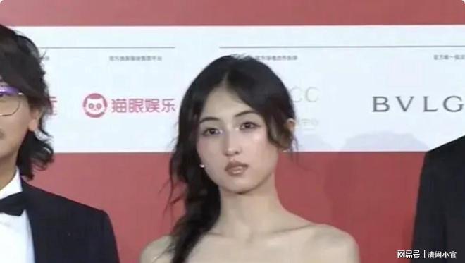 当“硅胶脸”混入北影节红毯遇到天然脸女星简直是降维打击(图4)