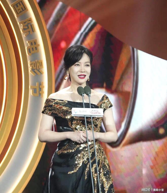 当“硅胶脸”混入北影节红毯遇到天然脸女星简直是降维打击(图11)
