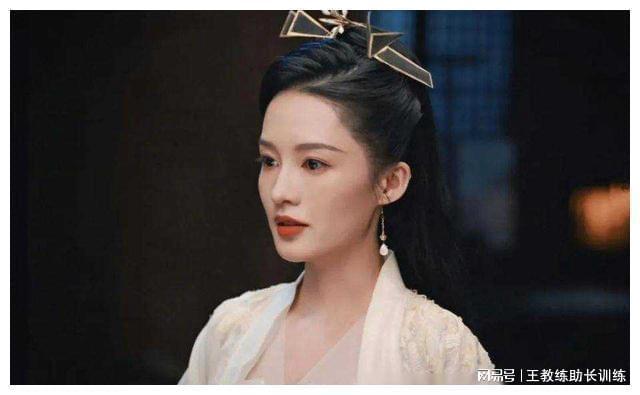 金晨硅胶脸出场2分钟毁了英姿飒爽的叶灵儿？庆余年2开播引争(图2)