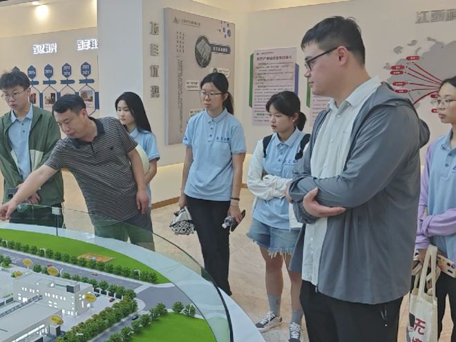 南昌大学化学化工学院：多彩青春绽风华(图3)