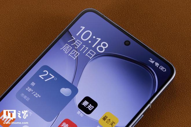 【IT之家开箱】RedmiK70至尊版手机图赏：延续无界美学冰璃蓝梦幻简洁(图7)