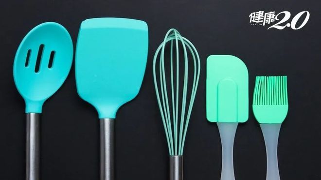 硅胶是塑料吗？够安全吗？一个动作分辨好坏(图1)