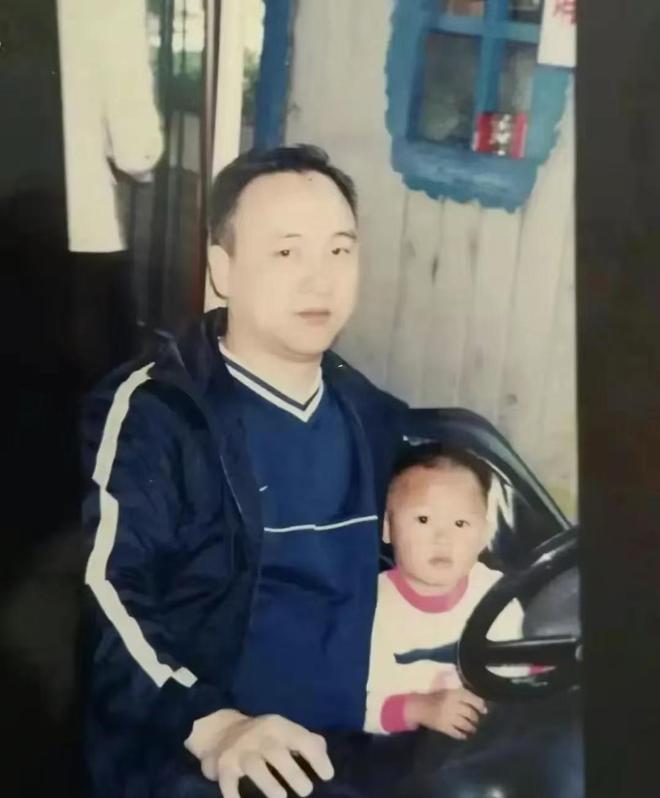 网友说郑钦文不喝饮料却代言霸王茶姬有点尴尬遭其他人教育(图2)