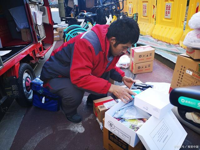 “当了快递分拣员后我发现买硅胶假人压根不算啥……”(图1)