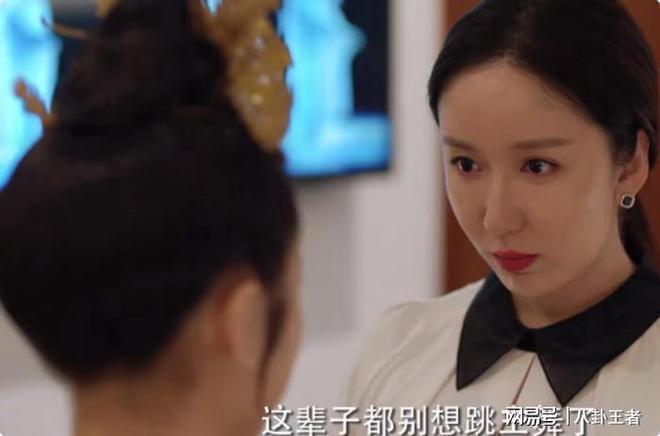 34娄艺潇输了！被39岁白百何吊打硅胶脸没表情颜值演技不如她(图2)