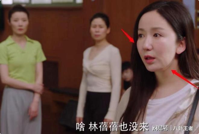 34娄艺潇输了！被39岁白百何吊打硅胶脸没表情颜值演技不如她(图3)