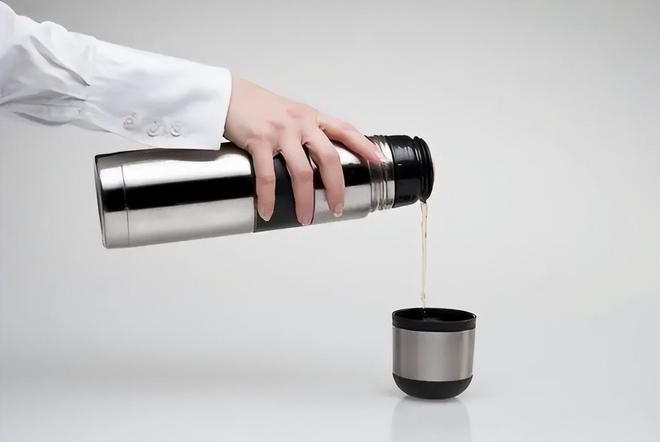 央视曝光的“夺命杯”热水进“毒水”出不少人还在用(图13)
