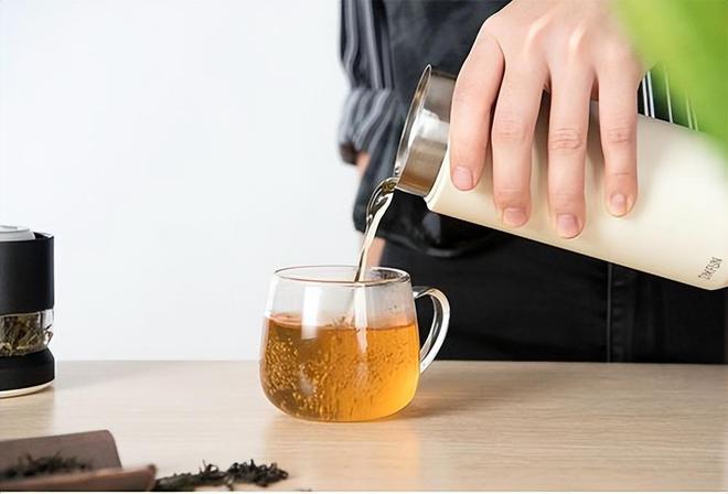 央视曝光的“夺命杯”热水进“毒水”出不少人还在用(图17)