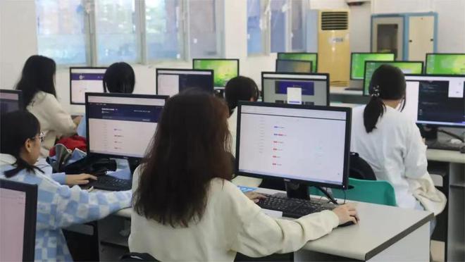 全国十大低薪专业出炉！法学专业上榜第一名出乎意料！(图5)