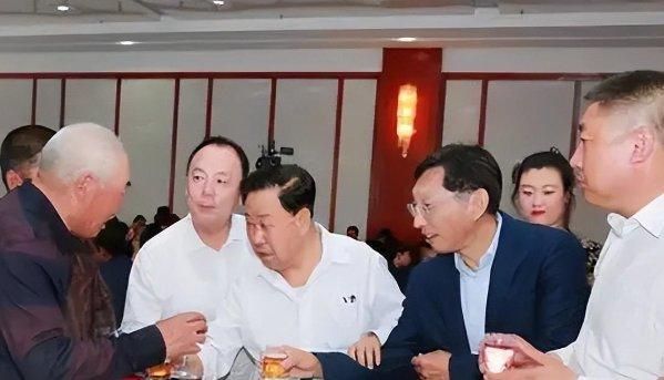 东北最有钱大爷冠名46列高铁一天进账1(图2)