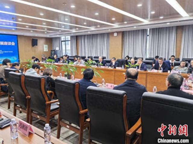 院士专家齐聚岳阳探讨现代石化科技创新(图1)