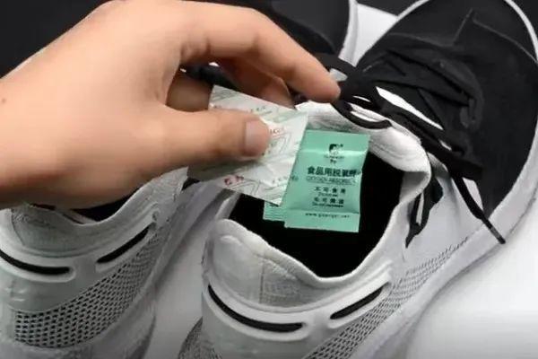 零食袋等中的小干燥剂原来这么有用！后悔随手扔了这么多年！(图1)