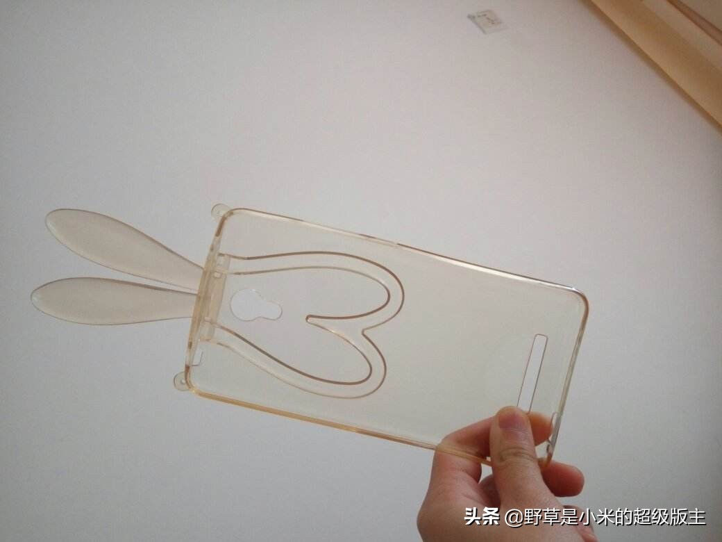 透明的硅胶手机壳用久了就会发黄要怎样才能清洗干净？(图1)