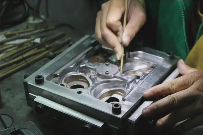 《执着铸就成功》——东莞市勤科塑胶制品有限公司董事长江洲(图4)