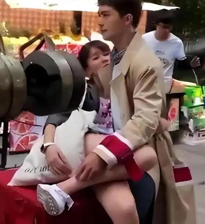 抱不起女主穿硅胶假腹肌拉不开弓这六位男明星虚到超乎想象(图10)