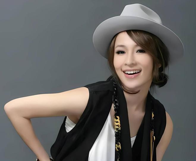 6大整容女星“车祸现场”个个硅胶乱飞你认为哪位反差较大？(图12)