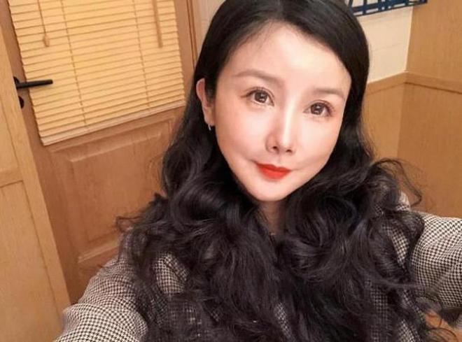 6大整容女星“车祸现场”个个硅胶乱飞你认为哪位反差较大？(图16)