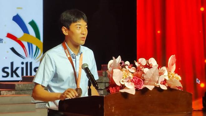初中毕业去当流水线女工五年后却成为世界冠军22岁成人生赢家(图3)