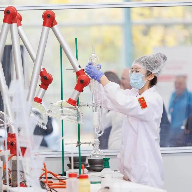 初中毕业去当流水线女工五年后却成为世界冠军22岁成人生赢家(图7)
