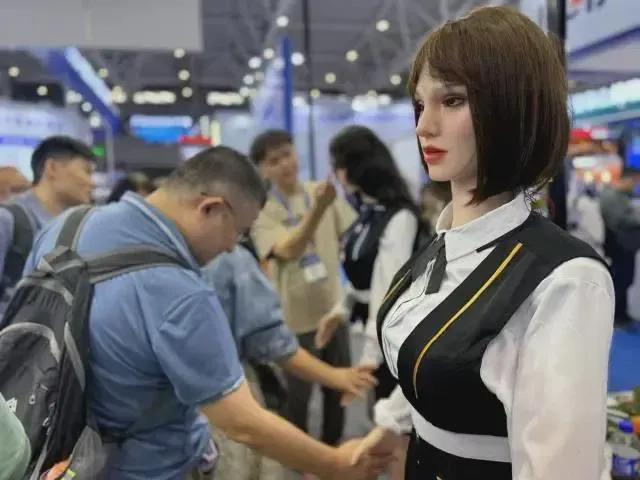 AI娃娃说“我爱你”硅胶子宫引发北美的伦理战火(图4)