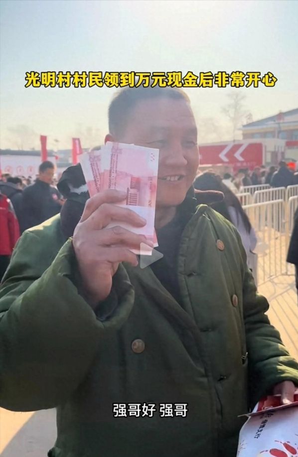 刘强东妹夫近况！是教师没再婚抚养仨女儿大舅哥每年给一百万(图2)