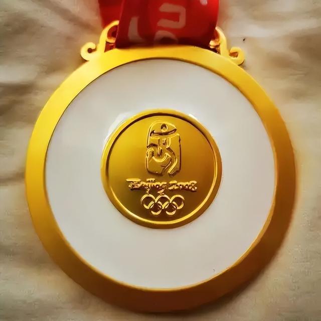 巴黎奥运奖牌因氧化被退回对比北京金镶玉奖牌荣光与瑕疵尽显(图8)