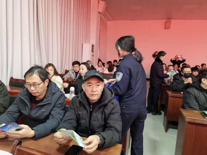 黄河派出所联合工业区管委会开展禁毒宣传(图1)