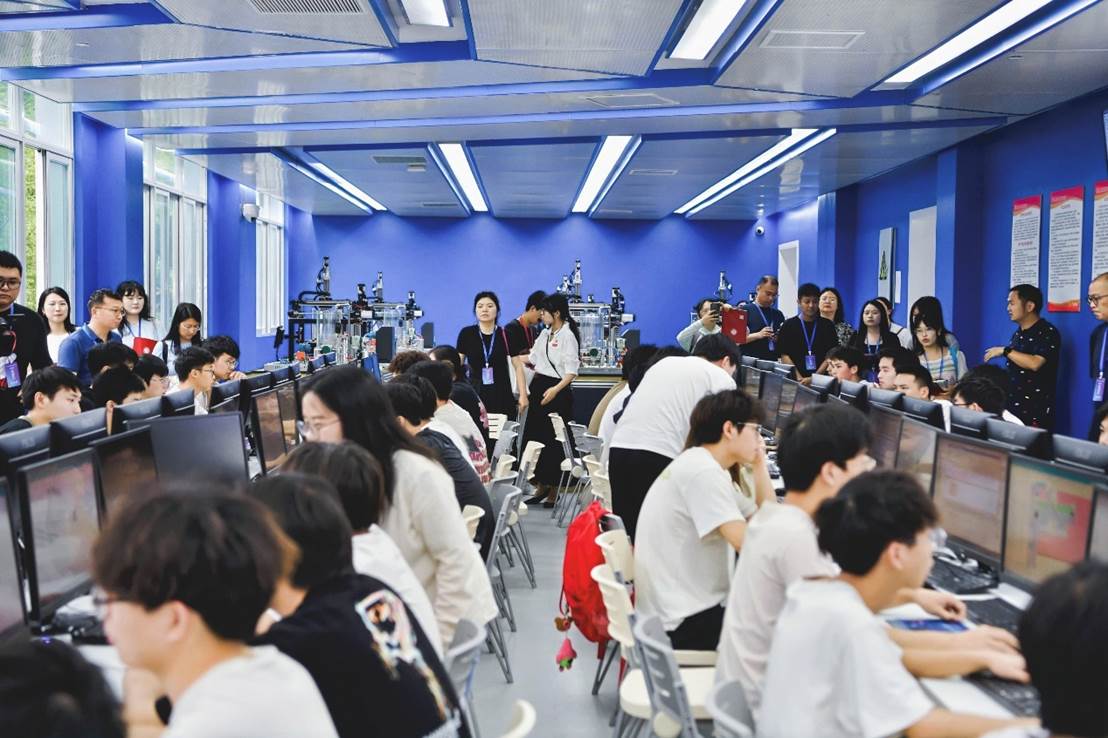 重庆工贸职业技术学院硬核实力“好圈粉”获全国40余家主流网络媒体集体点赞(图2)
