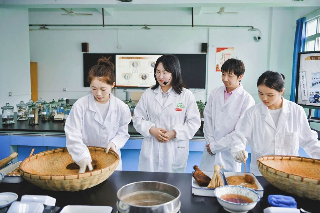 重庆工贸职业技术学院硬核实力“好圈粉”获全国40余家主流网络媒体集体点赞(图10)