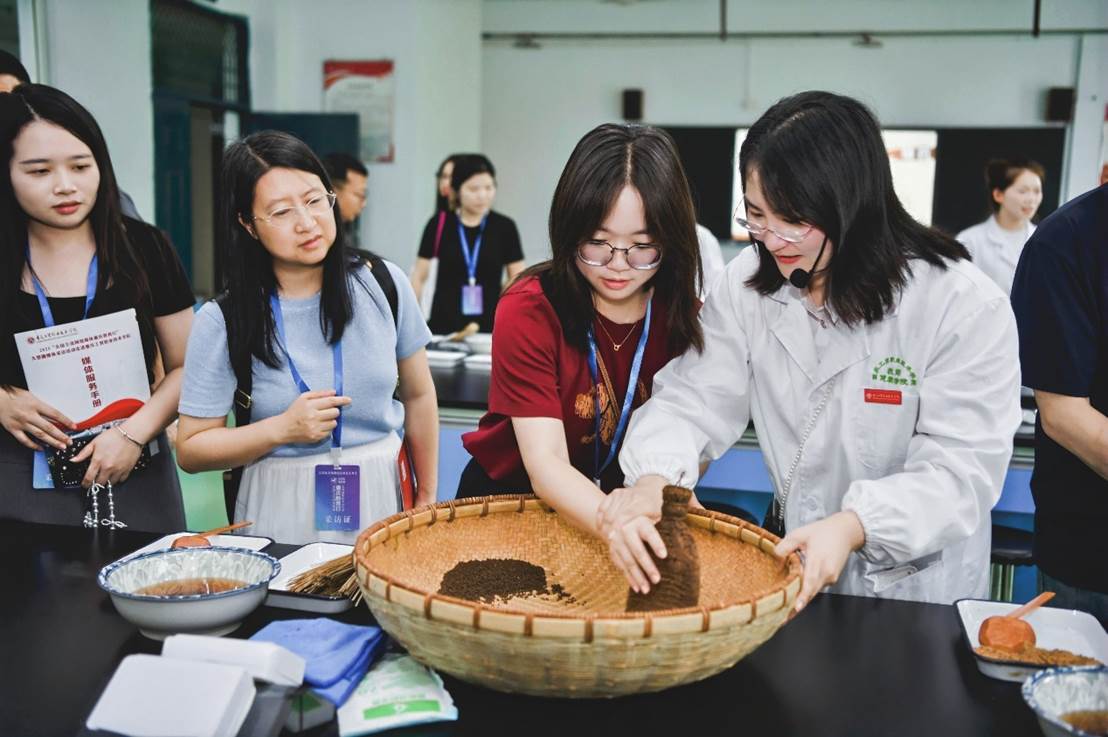 重庆工贸职业技术学院硬核实力“好圈粉”获全国40余家主流网络媒体集体点赞(图11)