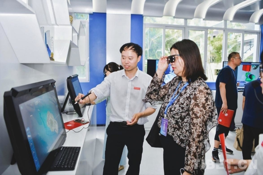 实地打探!全国40余家主流网络媒体在重庆工贸职院看见这些亮点(图2)