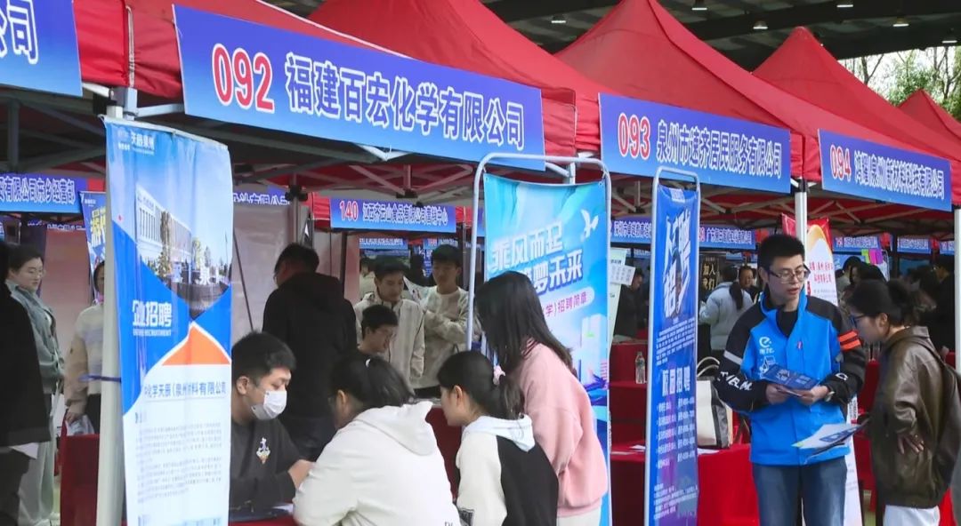 泉港区组织辖区企业赴江西赣州开展校园招聘(图2)