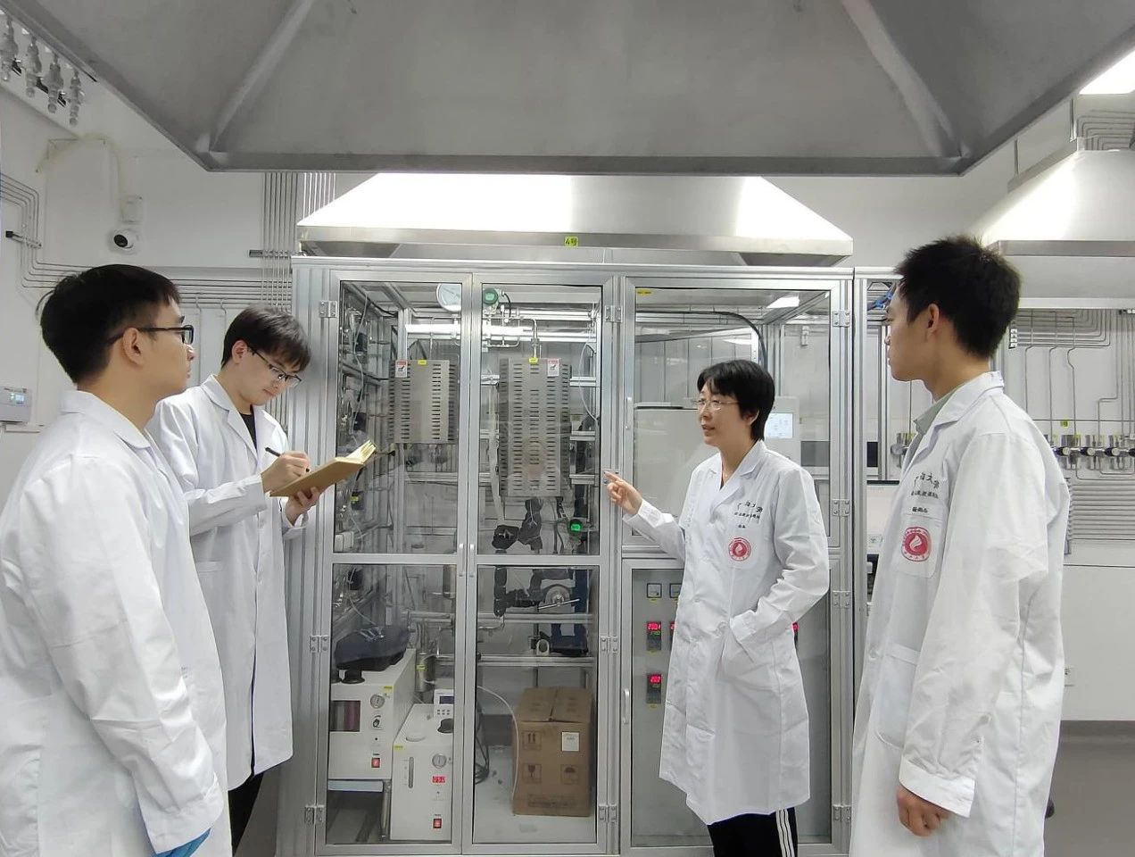 精益求精育英才科教赋能兴八桂——记广西大学化学化工学院教授徐晶(图1)