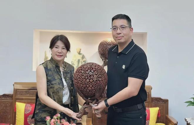石狮市委常委、统战部长邱永丰一行莅临深跨协共谋跨境产业带发展(图1)