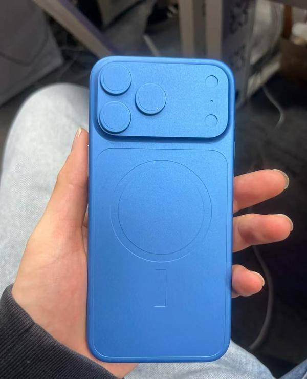 外观板上钉钉了！iPhone17ProMax工厂画面流出(图3)