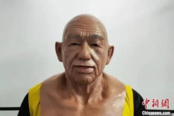 媒体调查硅胶人脸面具乱像：万元即可“私人定制”(图1)
