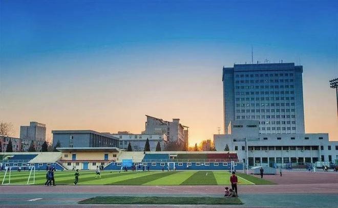 全国纯21高校录取难度！北邮位居第一“两财一贸”地位下降(图1)