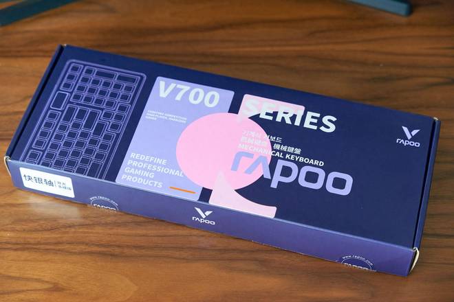 “价格屠夫”又双叒来啦！雷柏V700DIY-98能不能退烧？(图1)