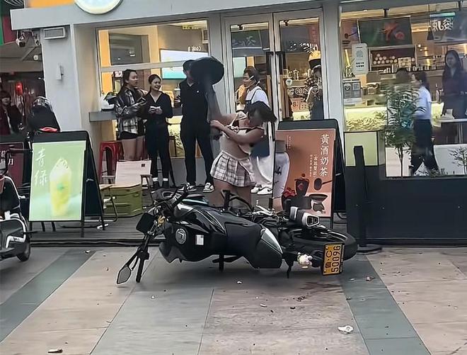 国服钟无艳事件大结局打人男子被拘留3天摩托车也没有改装过(图6)