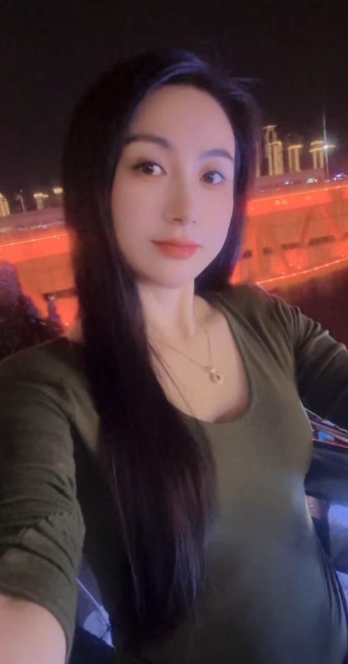 江苏一公司老板季晨阳去世女儿12岁妻子貌美两月前刚提新车(图3)
