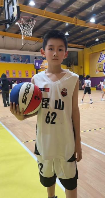 江苏一公司老板季晨阳去世女儿12岁妻子貌美两月前刚提新车(图16)