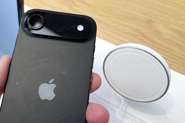 苹果调整店内MagSafe支架设计防止iPhone17出现划痕(图2)