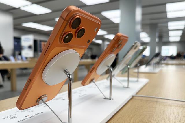 苹果调整店内MagSafe支架设计防止iPhone17出现划痕(图1)